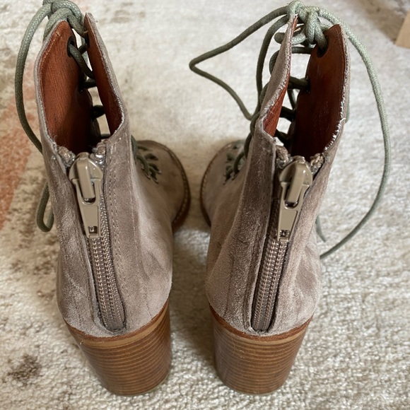 Jeffrey Campbell Cora Taupe Heels - Picture 2 of 4
